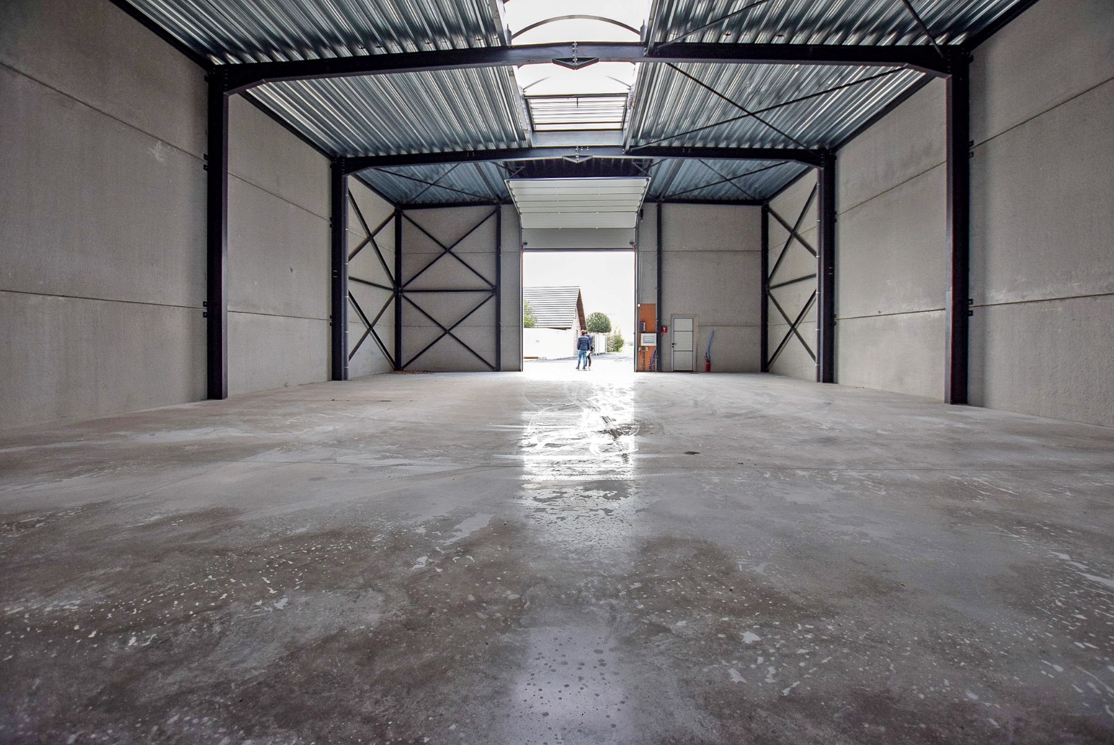 Geïsoleerde nieuwbouwloods 9G (loods 2) (290m²) te huur op een industrie- ambachtzone te Vleteren 