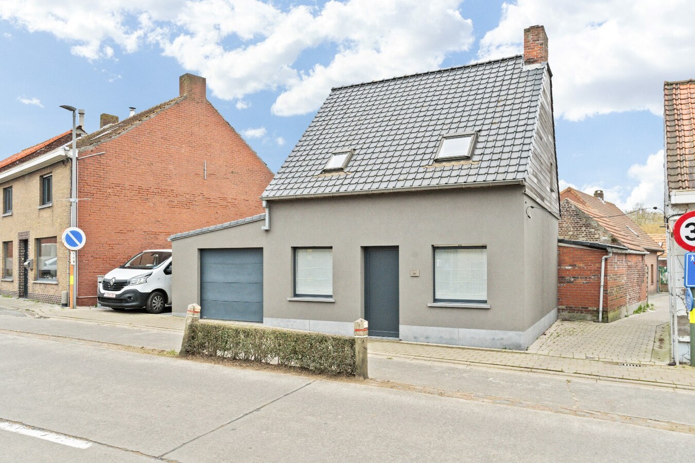 Tot in de puntjes afgewerkte, vrijstaande woning met garage 