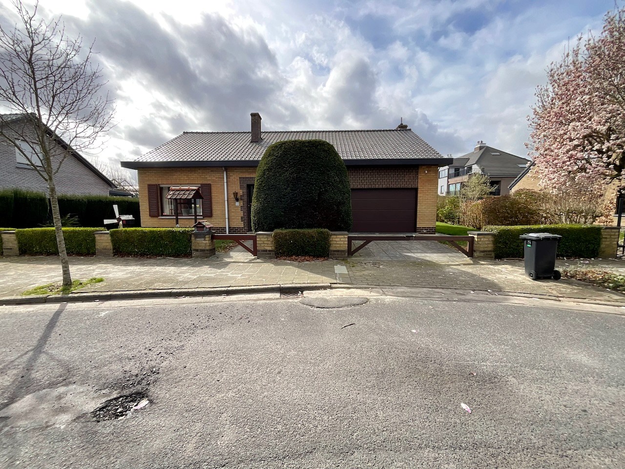 Inschrijven voor een bezoekmoment via de website www.thehousefriend.be 