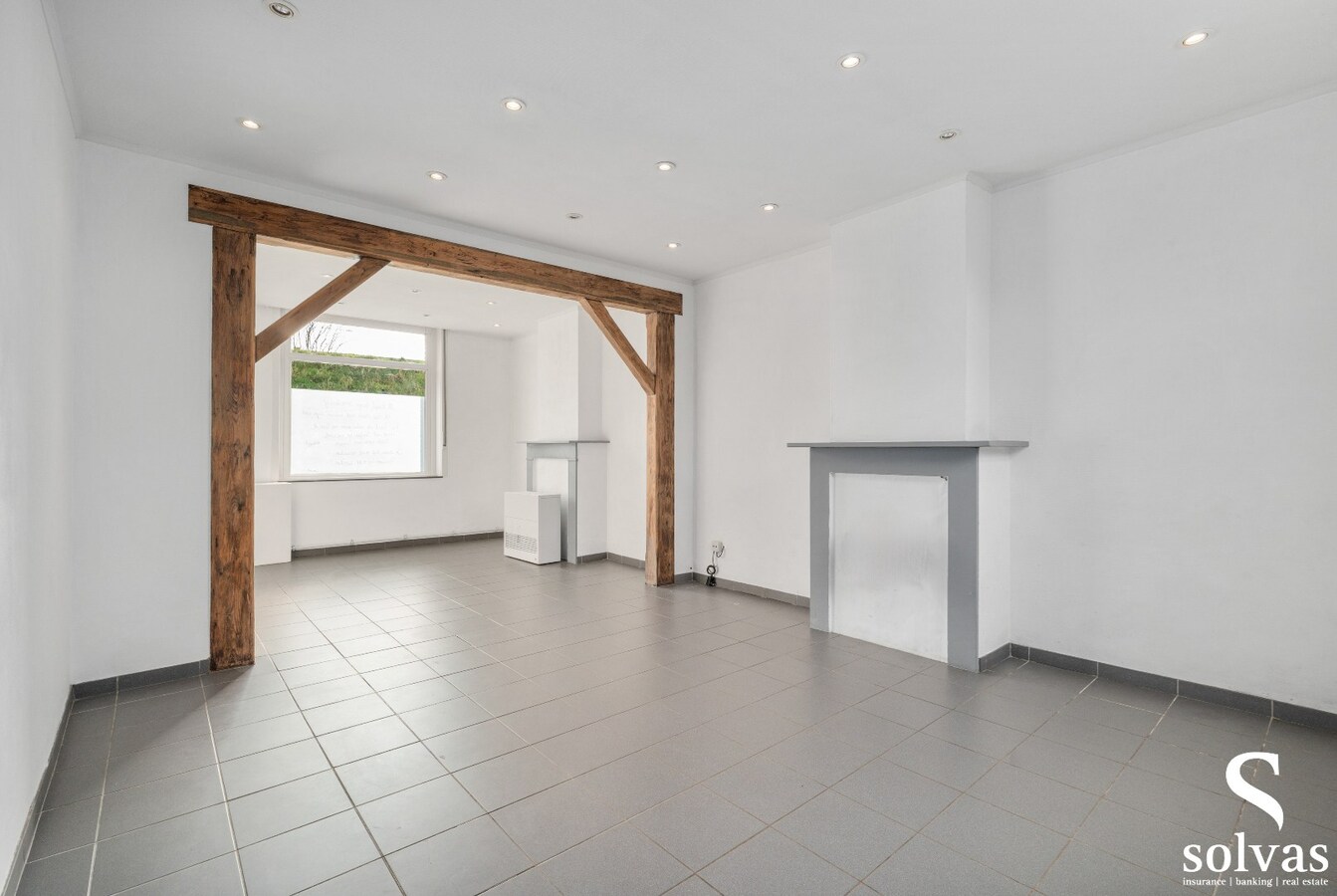 Op te frissen woning te Landegem! 