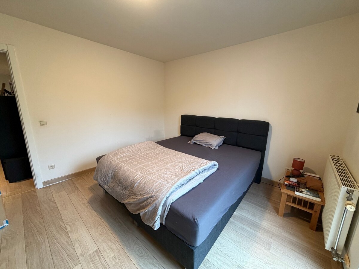 Gelijkvloers app. nabij het Carlos Dierickxplein te Asper. 