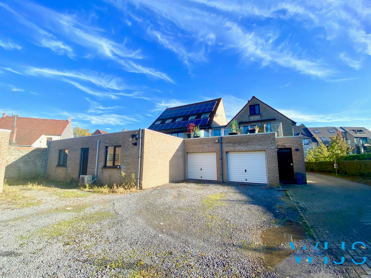 Instapklaar 2 slaapkamer appartement met terras &amp; garage ! 