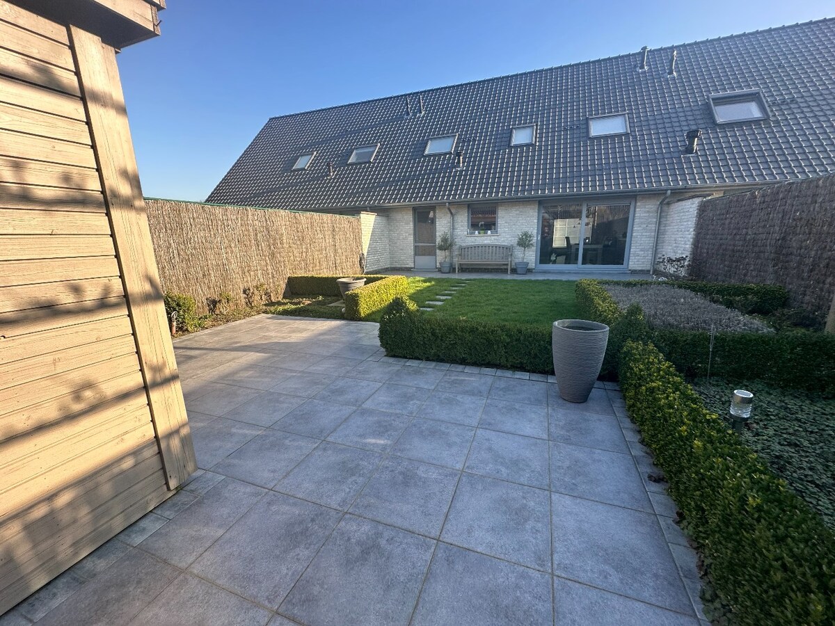 Verrassend ruime, recente woning met 4 slaapkamers en garage 