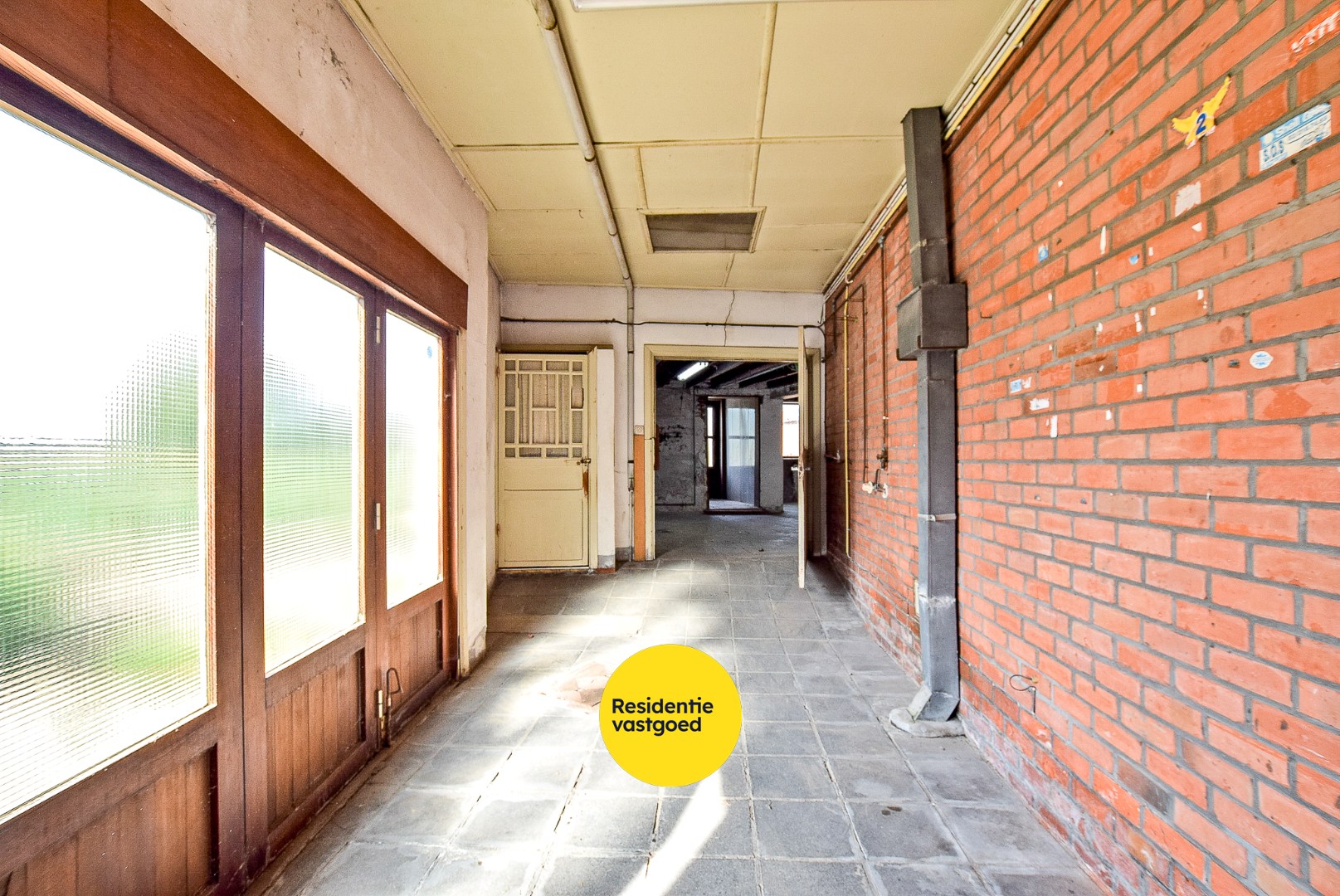 Ruime gezinswoning met 3 slaapkamers, grote tuin en garage. 