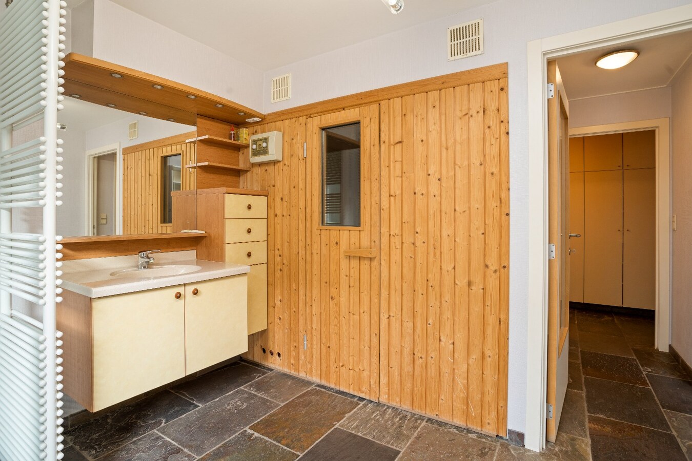 Polyvalente, ruime (handels)woning op zongericht perceel van 1243m² 