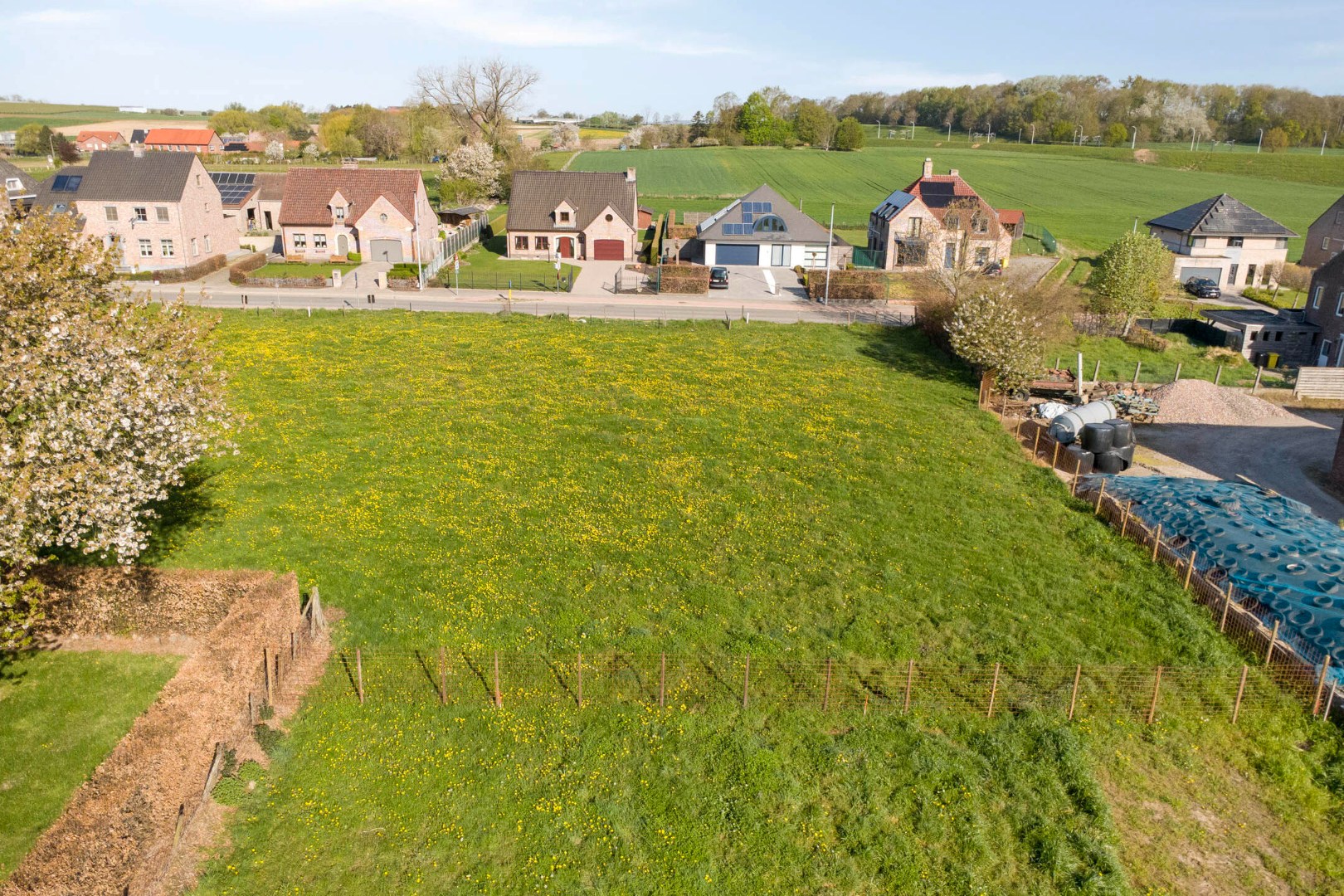 Bouwgrond voor half open bebouwing met perceeloppervlakte van 4a 90ca 