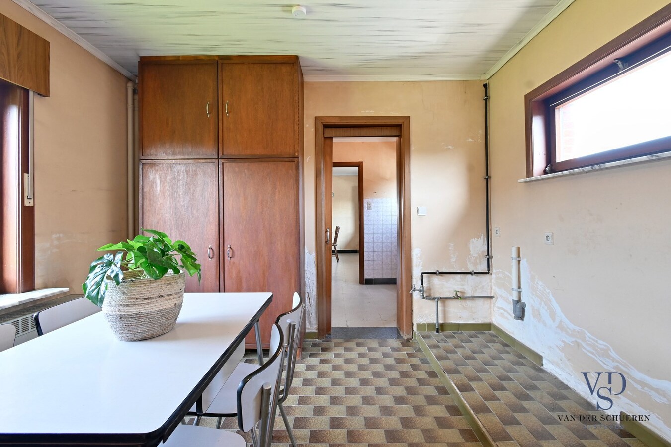 Te renoveren eigendom op gunstige ligging 