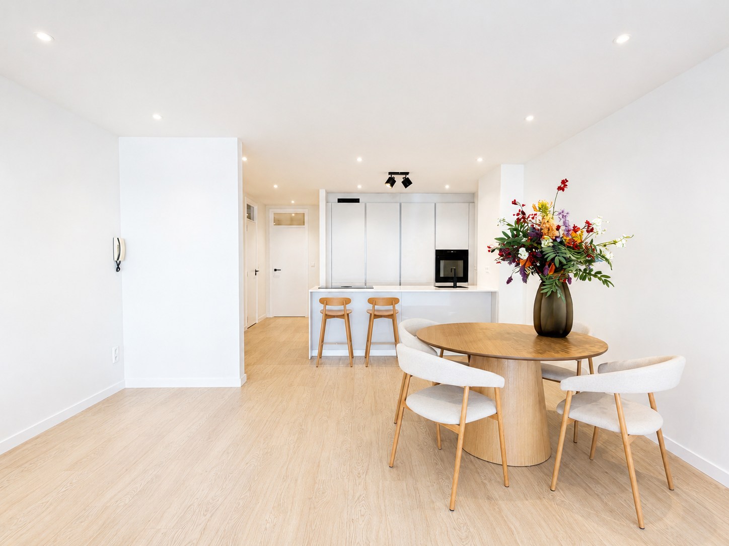 Instapklaar 2-slaapkamerappartement op wandelafstand van zee 