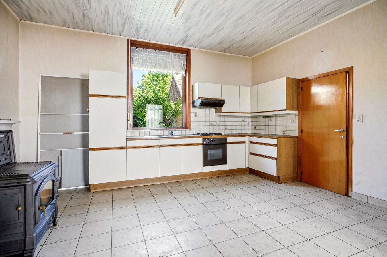 Ruime halfopen bebouwing op een perceel van 1491m² met 7 slaapkamers! 