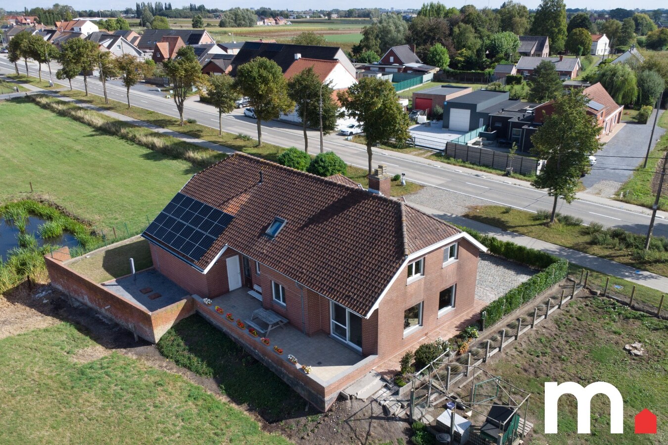 Unieke villa omringd tussen de velden en prachtige verzichten ! 