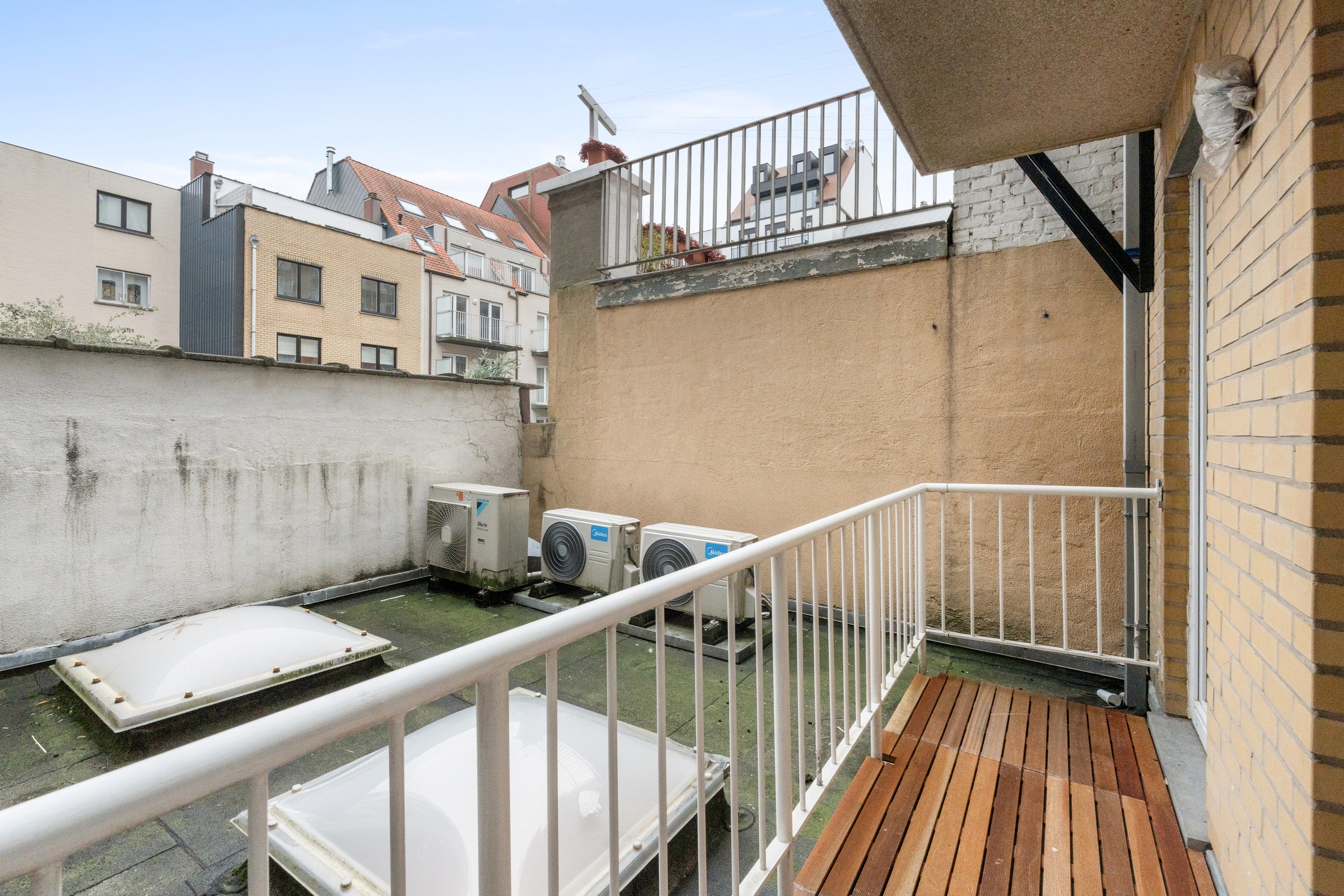 Appartement de 2 pièces bien situé au centre, du côté ensoleillé de la Lippenslaan, à distance de marche de la place Van Bunnen. 