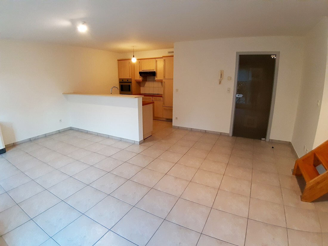 Gunstig gelegen duplex appartement te Genk 