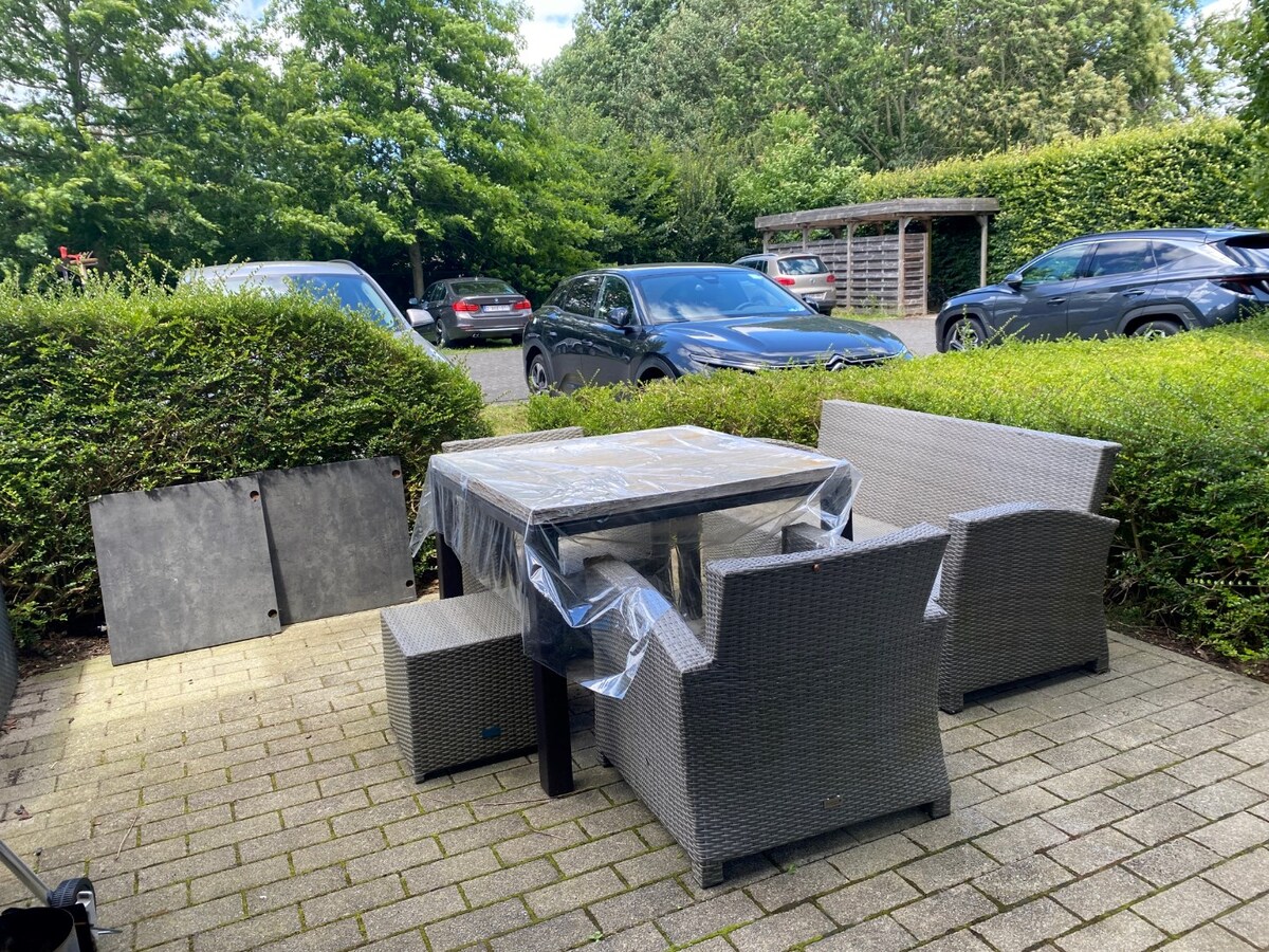 Eigentijds appartement met 2 autostaanplaatsen 