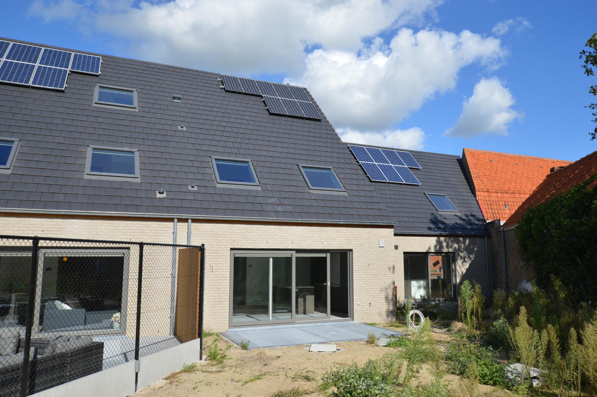 Prachtige nieuwbouwwoning met zongerichte tuin te Jabbeke (Zerkegem) 