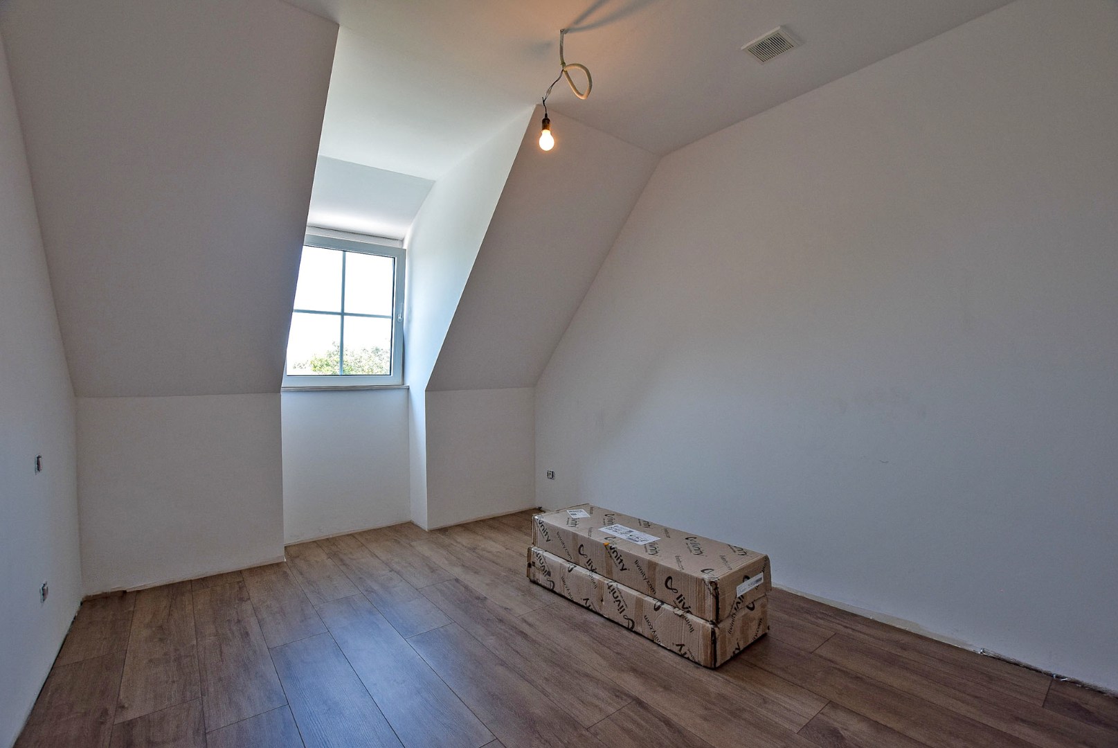 Prachtig afgewerkte nieuwbouwwoning met 4 slaapkamers te Pervijze (Diksmuide). 