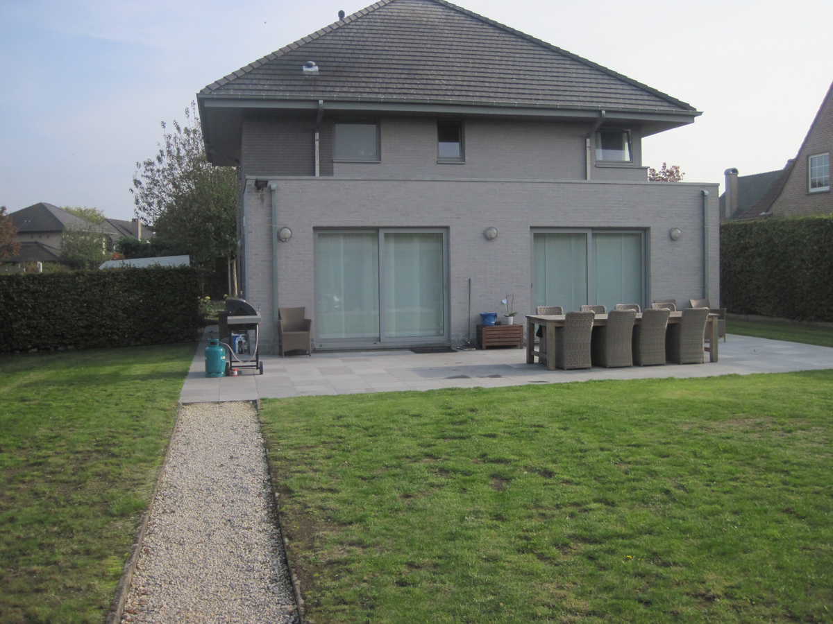 Recente, eigentijdse villa in doodlopende verkaveling ! 