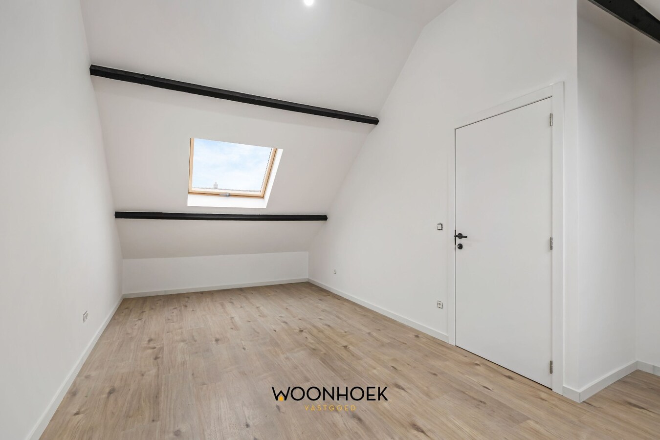 Gerenoveerde, 4-slpk woning met 2 badkamers en tuin! 