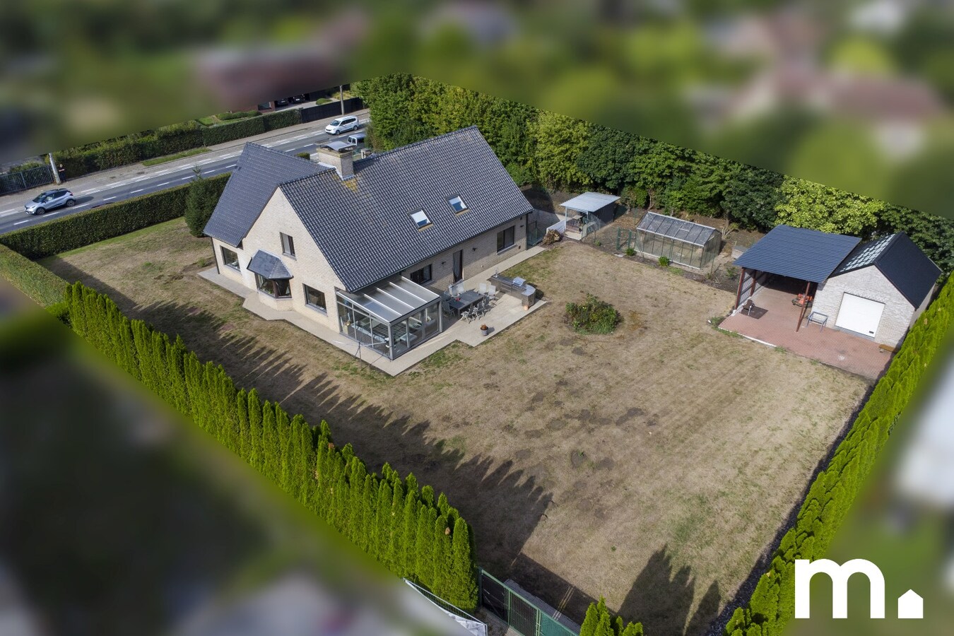 Unieke Villa te Roeselare op 1941m² en 381m² bewoonbare oppervlakte! 