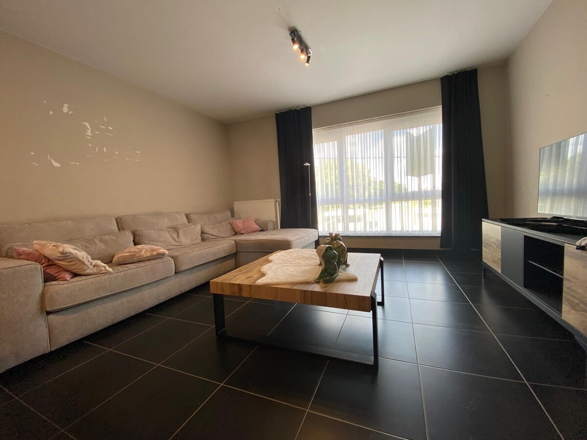 Duplexappartement met zonneterras en parking te Moorslede 