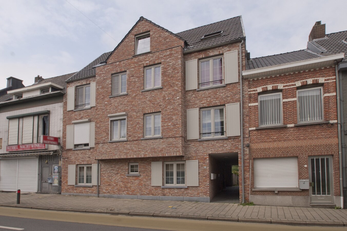 Instapklaar appartement met lift - 1 slpk, terras, 2 parkings 