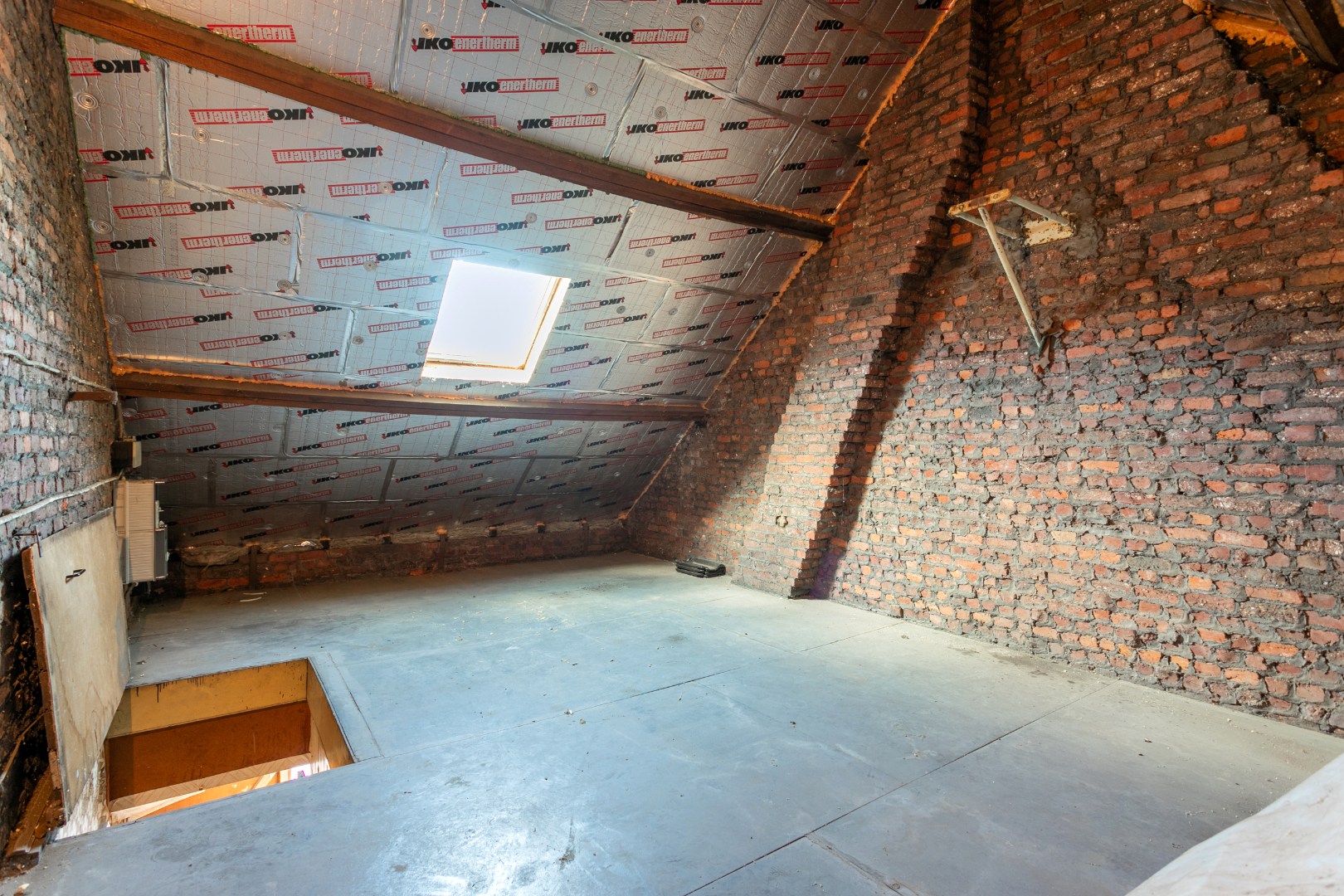 Te renoveren woning met 3 slpk te Buizingen 