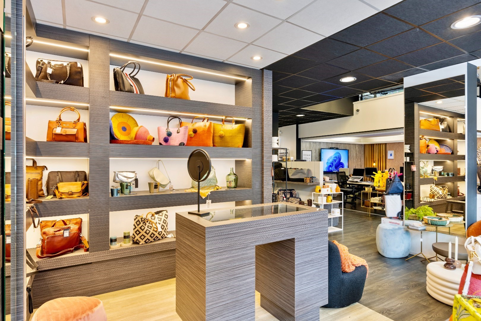 Handelspand centrum Halle met parking 