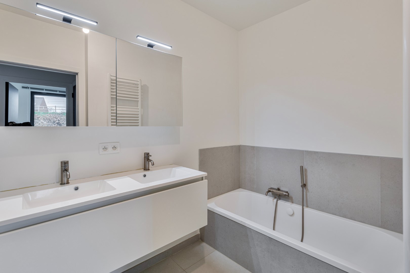 Lichtrijk nieuwbouwappartement met 3 slaapkamers, tuin, terras, kelderberging en 2 autostaanplaatsen - EPC 36 kWh/m² -bewoonbare opp. 115 m² 