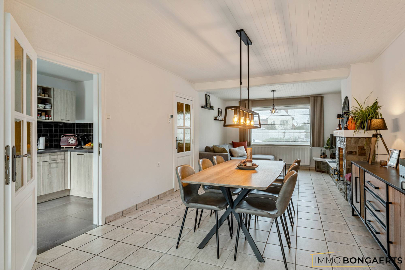 Instapklare woning op rustige ligging in As 