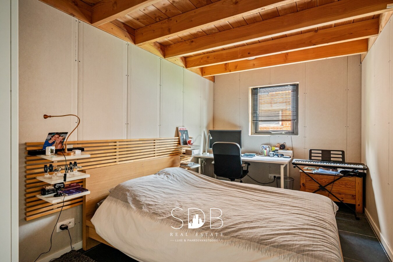 Charmante woning met aparte kantoorruimte op 14.569 m² 