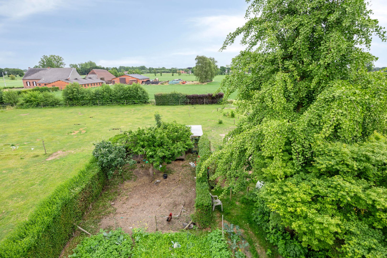 Villa met praktijkruimte op perceel van 1.817m² te Geel 