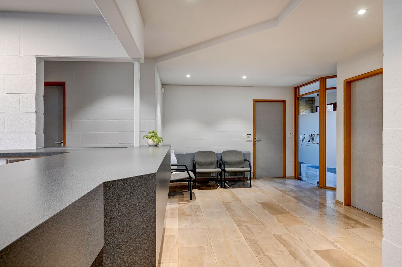 Uitzonderlijk kantoorgebouw met woonst 