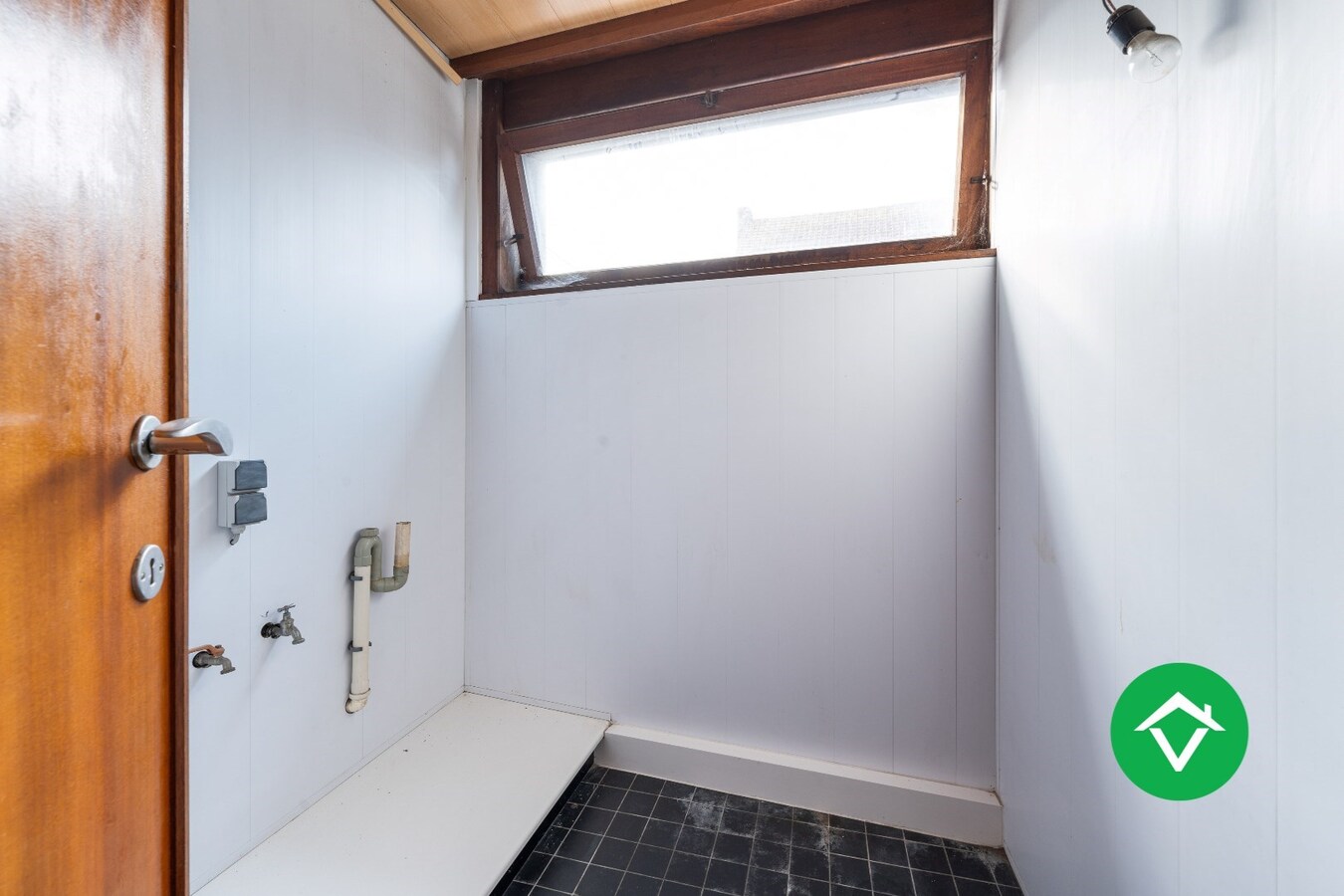 Woning met appartement te koop in het centrum van Eernegem 