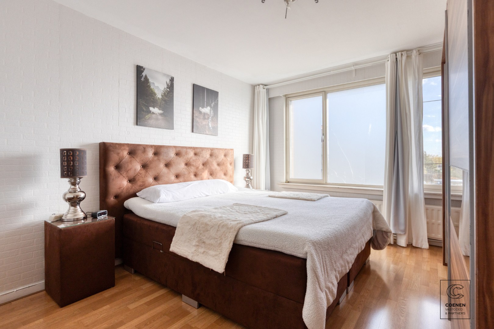 Op te frissen appartement op de zesde verdieping met twee slaapkamers op een goede locatie te Deurne! 