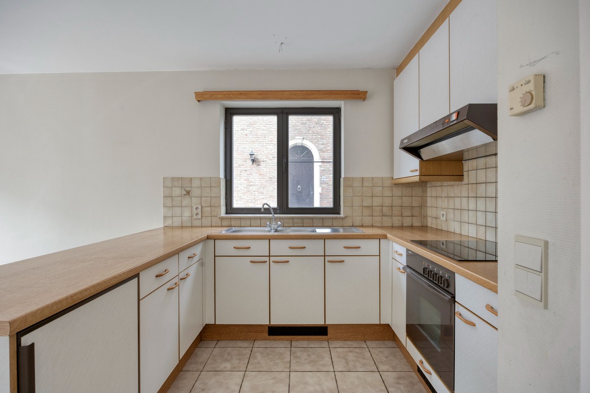 Opbrengsteigendom met 3 appartementen en 7 garages 