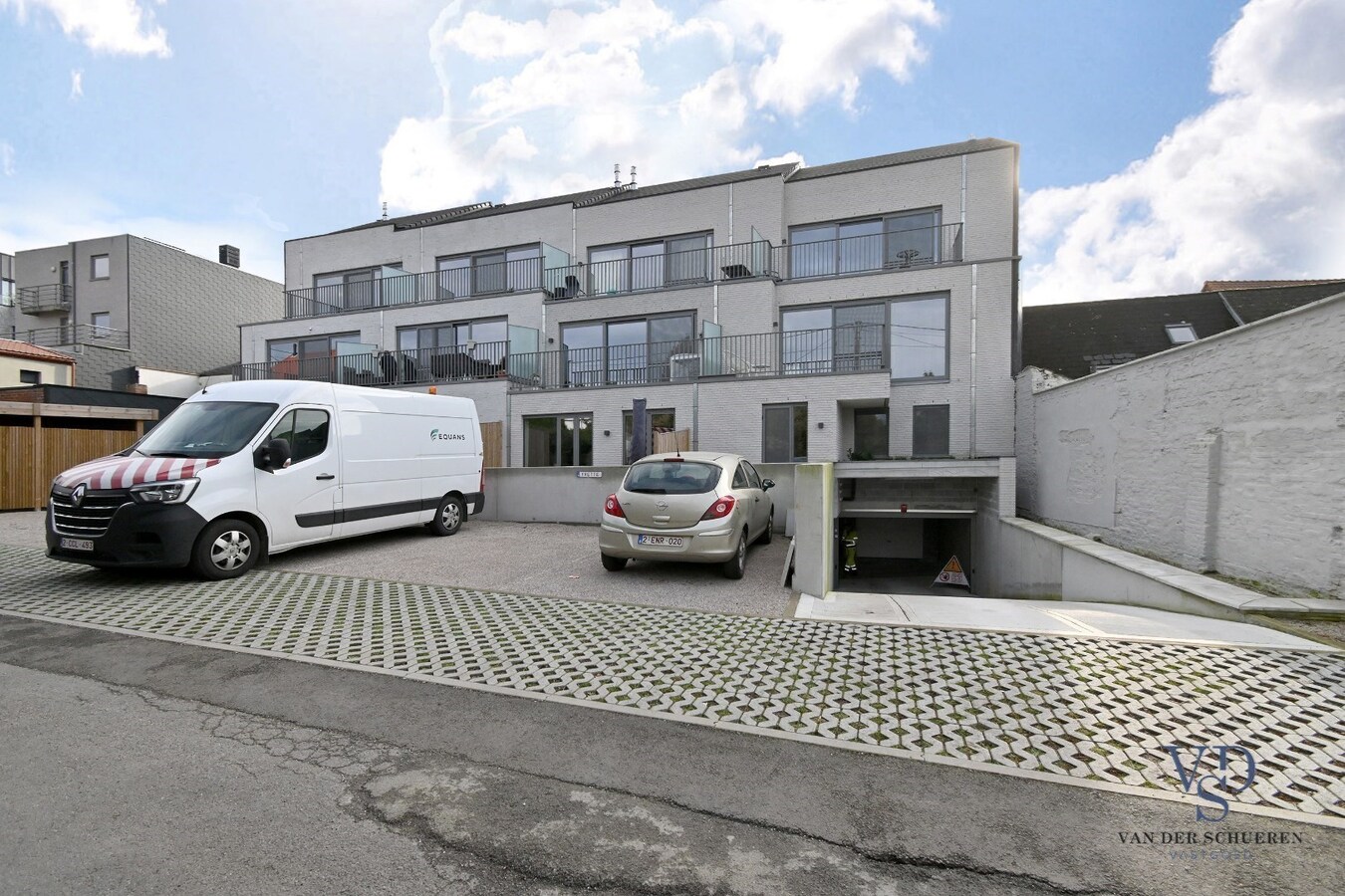 Gelijkvloers appartement met 2 terrassen. 