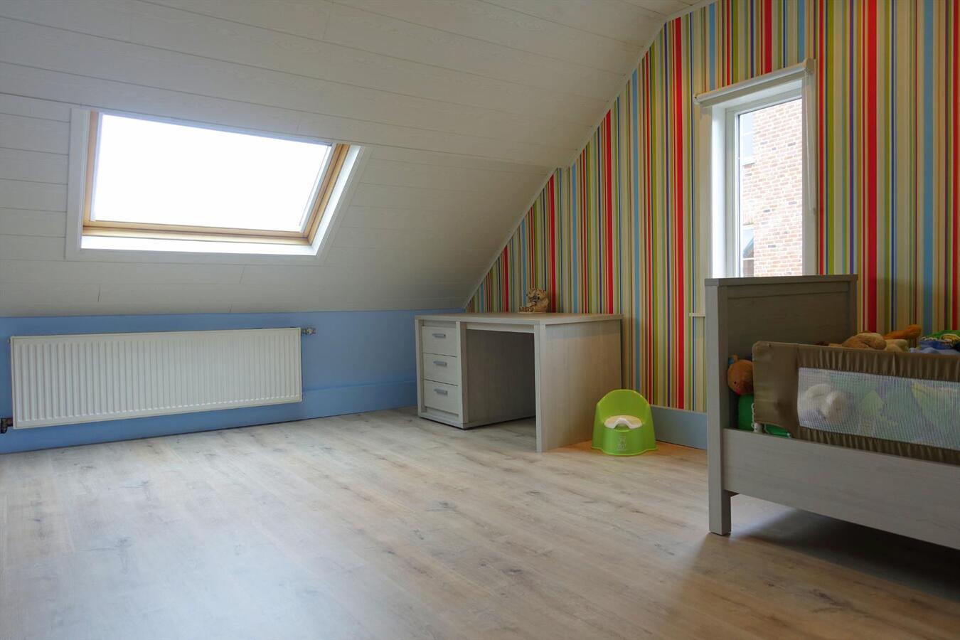 Centraal gelegen half-open woning 