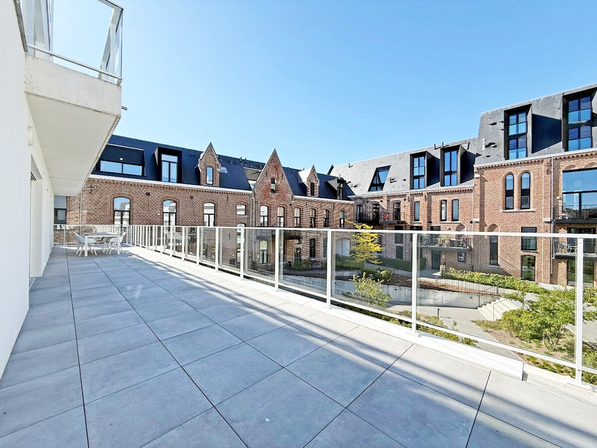 Nieuw appartement met riant terras en garage te centrum Zottegem 