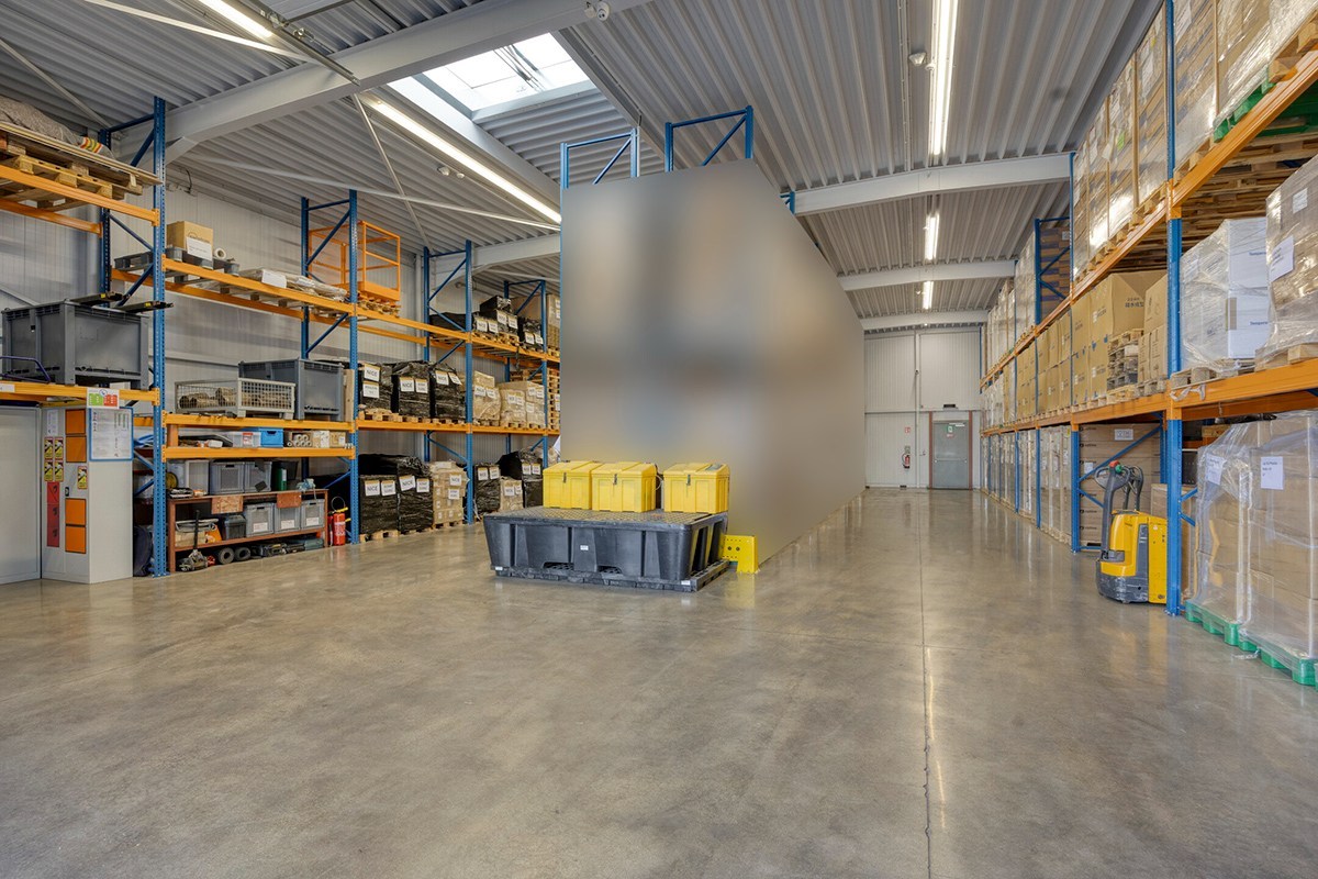 Grondig gerenoveerd KMO gebouw met magazijn en kantoorruimtes in Heverlee op een perceel van 11a19ca! – EPC -22,65 kWh/m² 