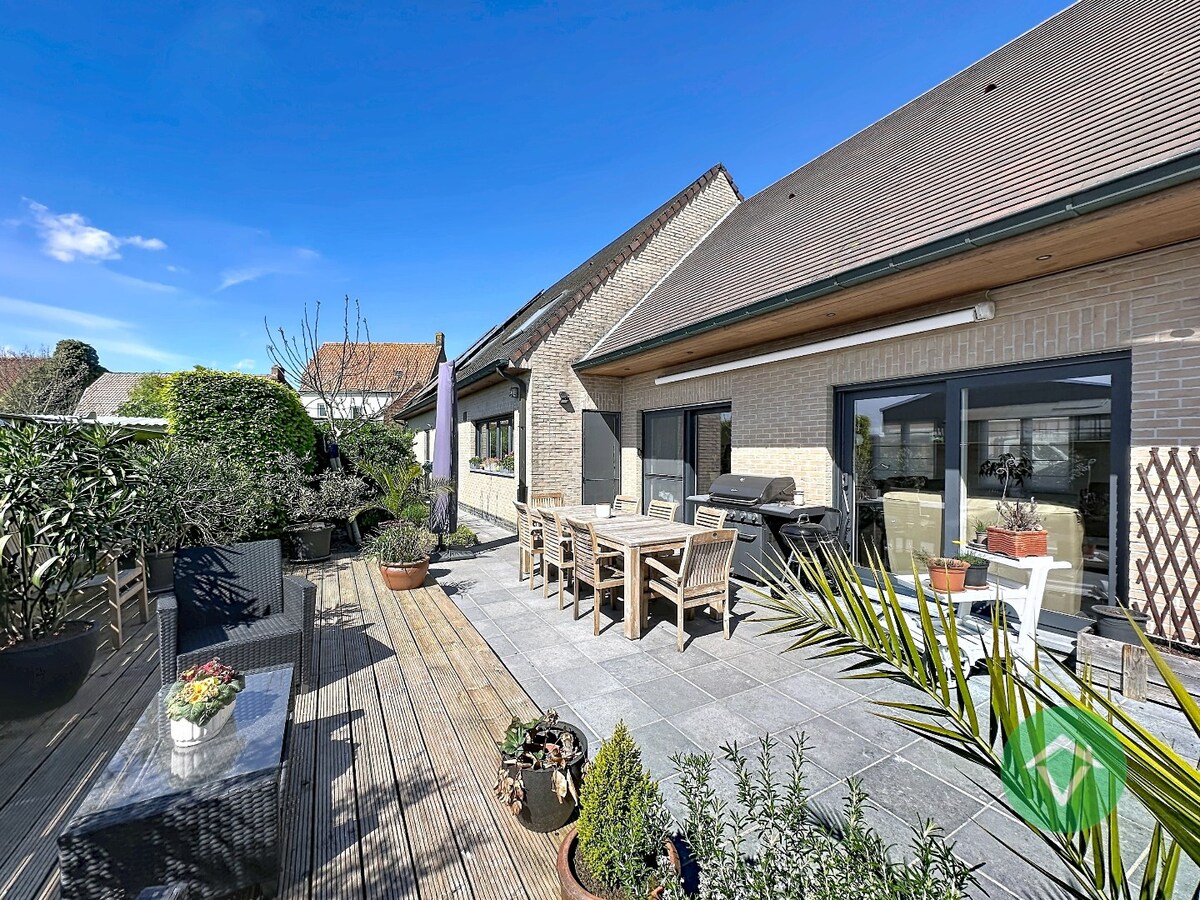 Ruime gezinswoning met dubbele garage in Koekelare 