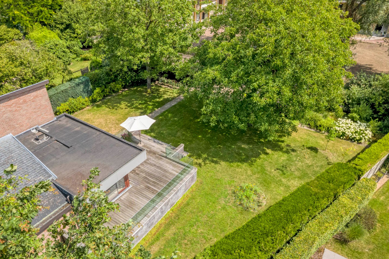 Ruime split-level gezinswoning op een prachtig perceel van 1.238 m² in de gegeerde wijk Elshout te Schoten 