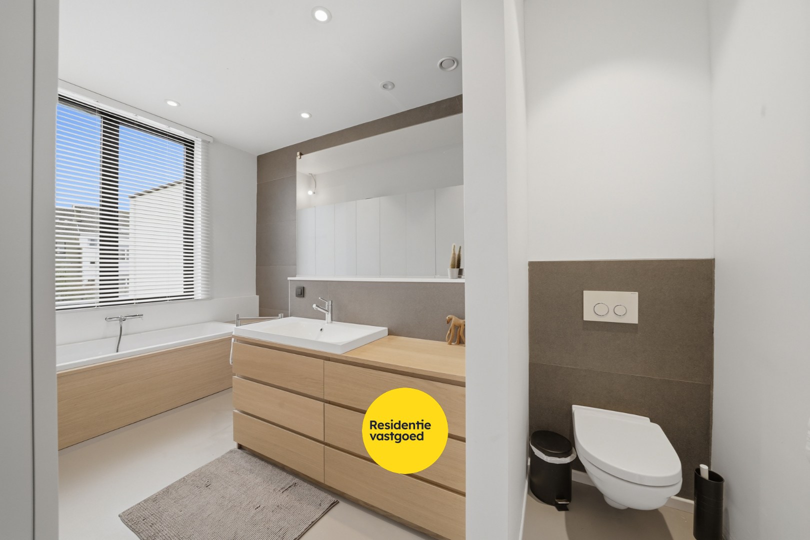 Volledig gerenoveerde woning met zonnige buitenruimte 