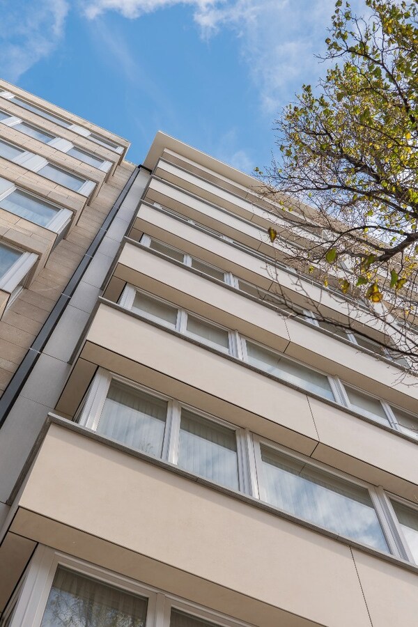 ZEER CENTRAAL GELEGEN UNIEK APPARTEMENT/HANDELSPAND TE OOSTENDE 