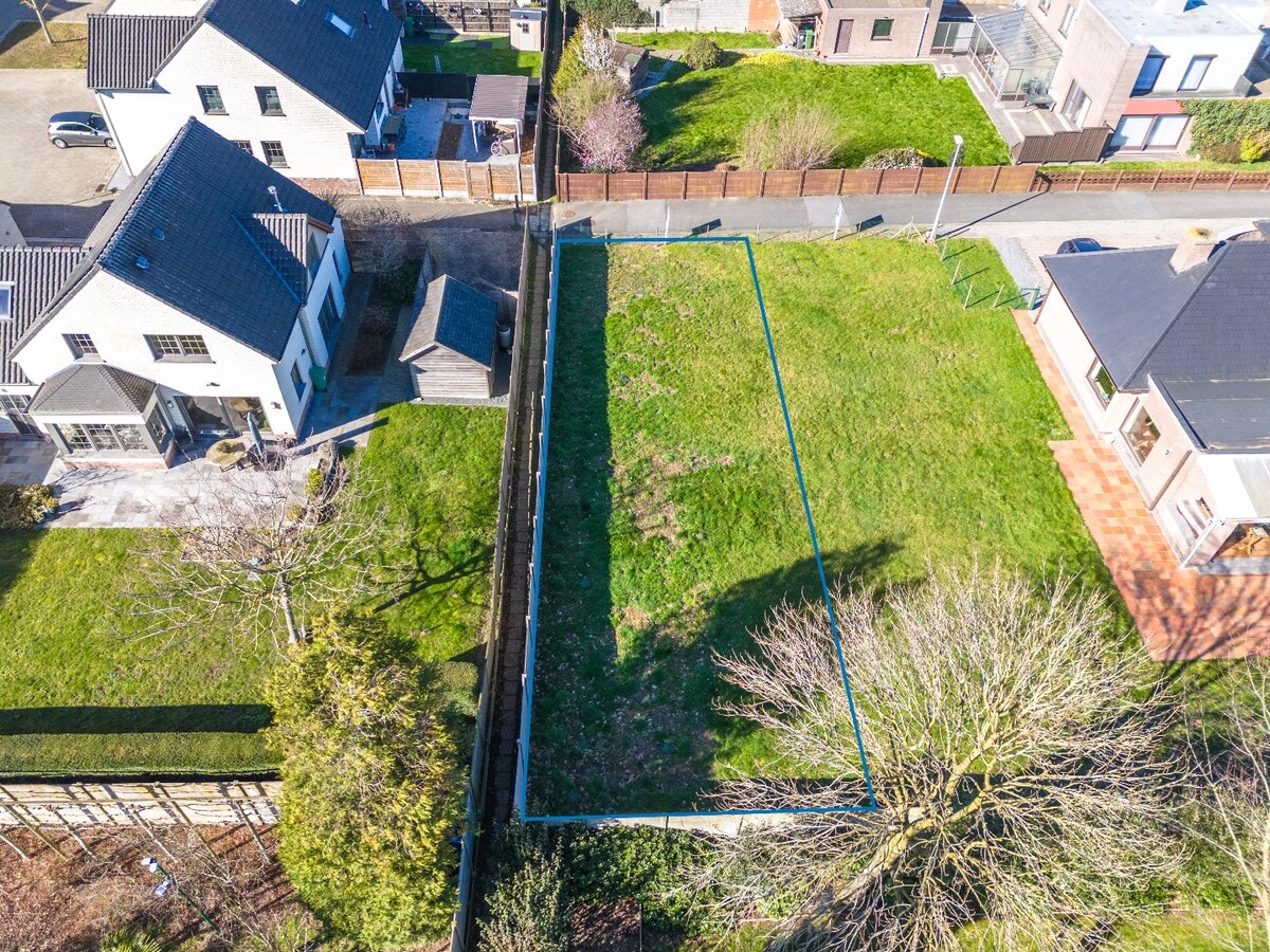 Rustig gelegen bouwgrond voor HOB met ZW oriëntatie te Hillegem 