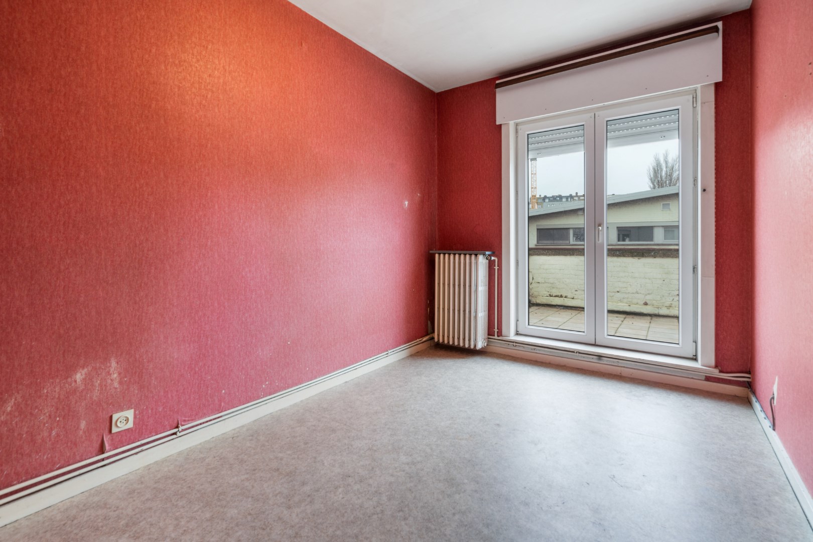 Te renoveren 3 slaapkamer appartement vlakbij de Zeedijk van Zeebrugge 