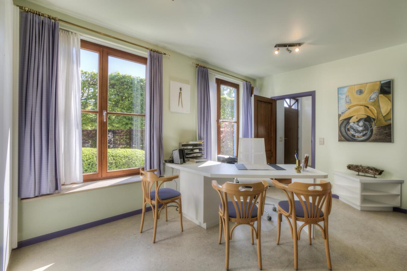 Ruime villa met praktijkruimte en prachtige tuin 