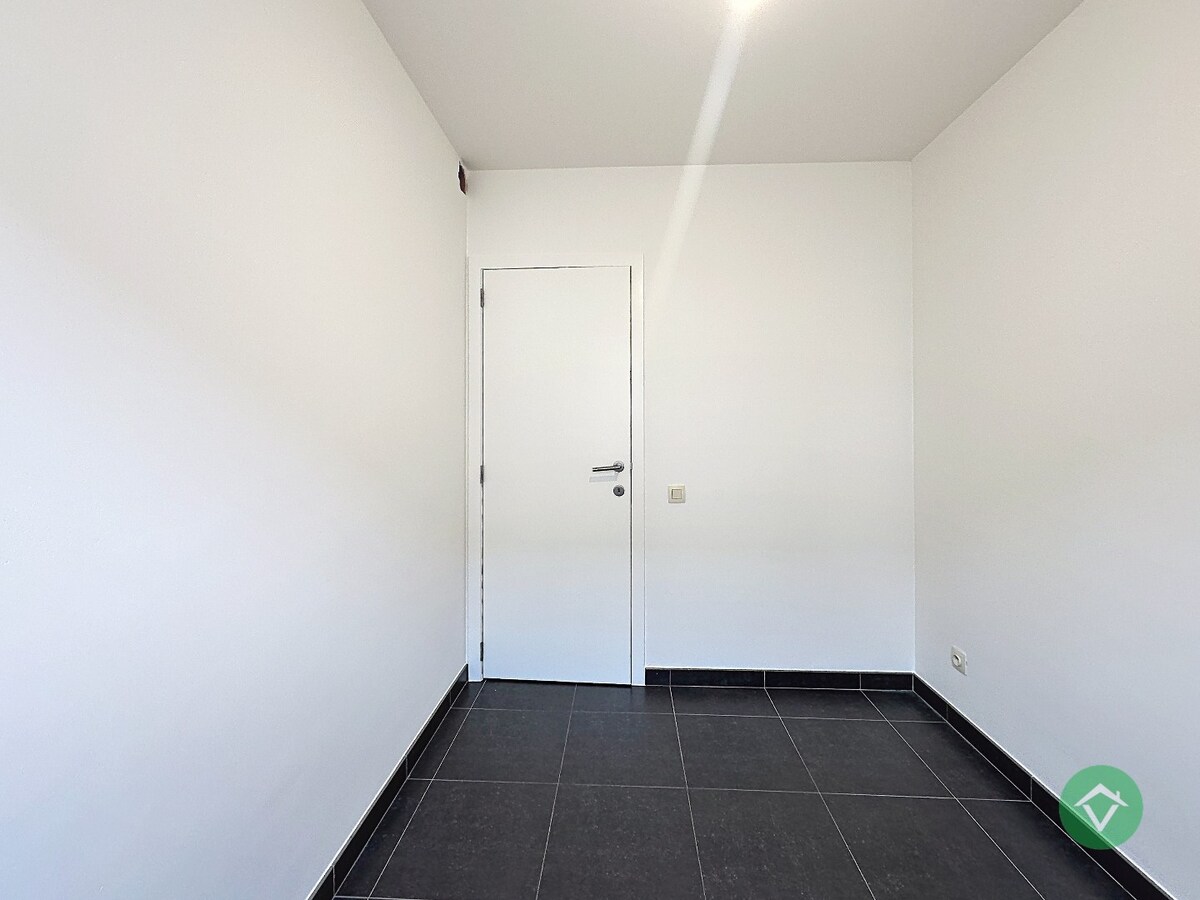 Instapklaar gelijkvloers appartement met staanplaats te Gistel 