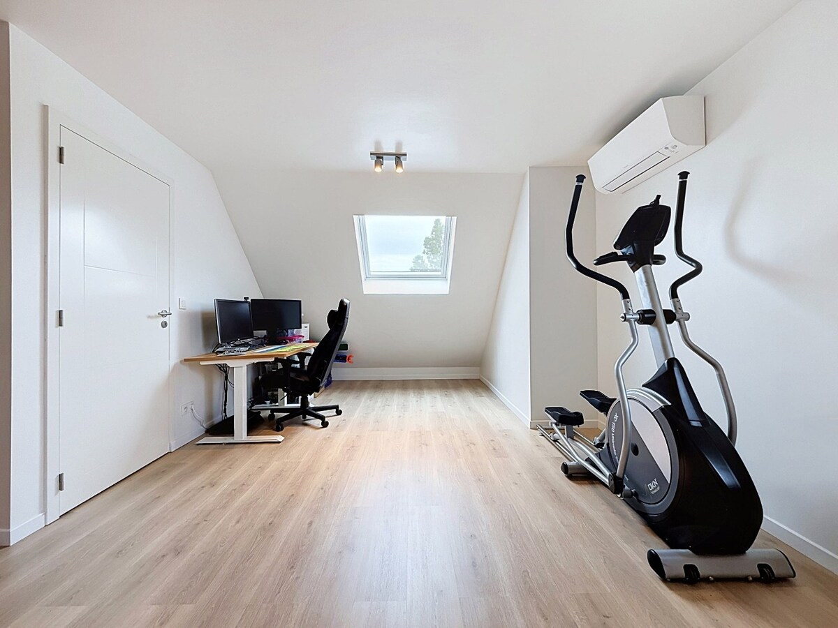 Recente, tiptop afgewerkte HOB op goede ligging te Erembodegem 