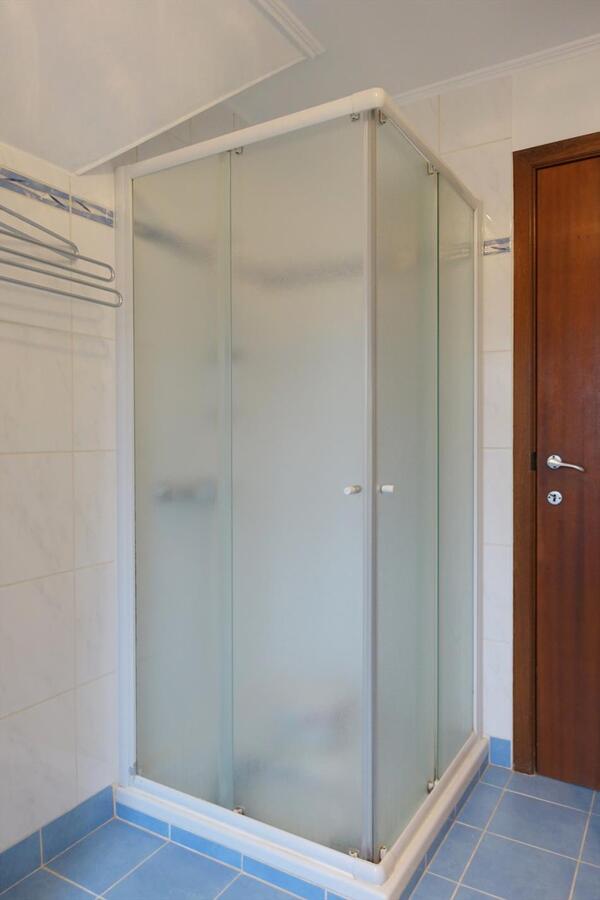 Halfopen woning met garage 