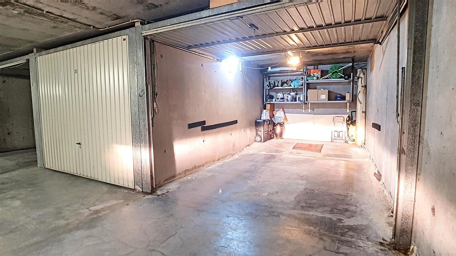 Ruime garagebox vlakbij de kerk - Heist 