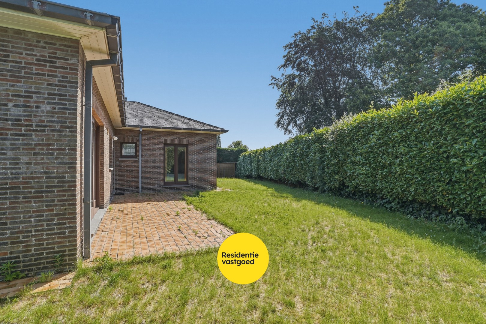 Vrijstaande bungalow met 3 slaapkamers, ruime garage en zonnige tuin 